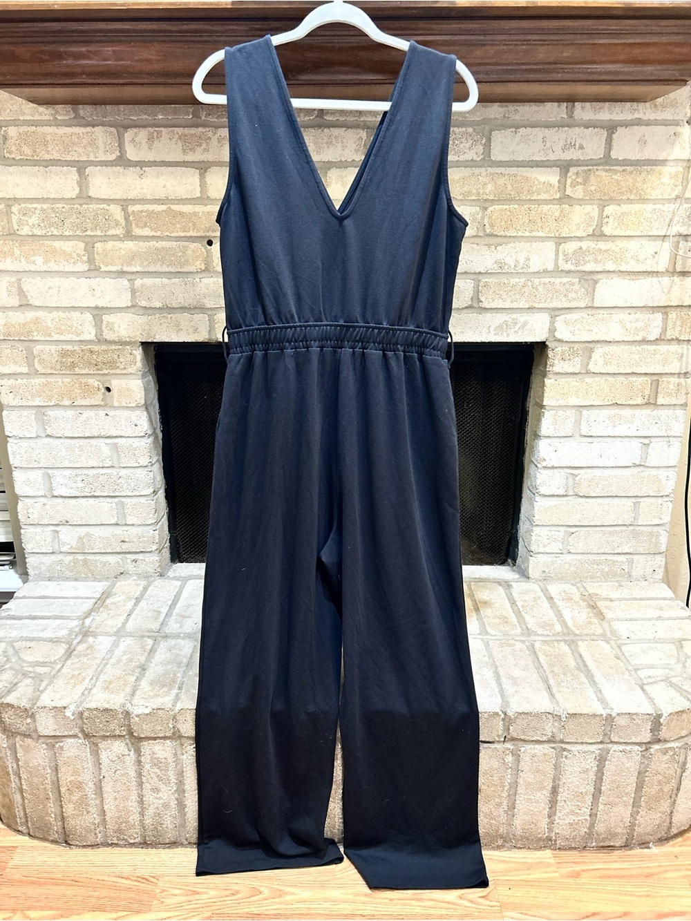 The Drop Women's Black V-Neck Sleeveless Jumpsuit EUC - Picture 4 of 4